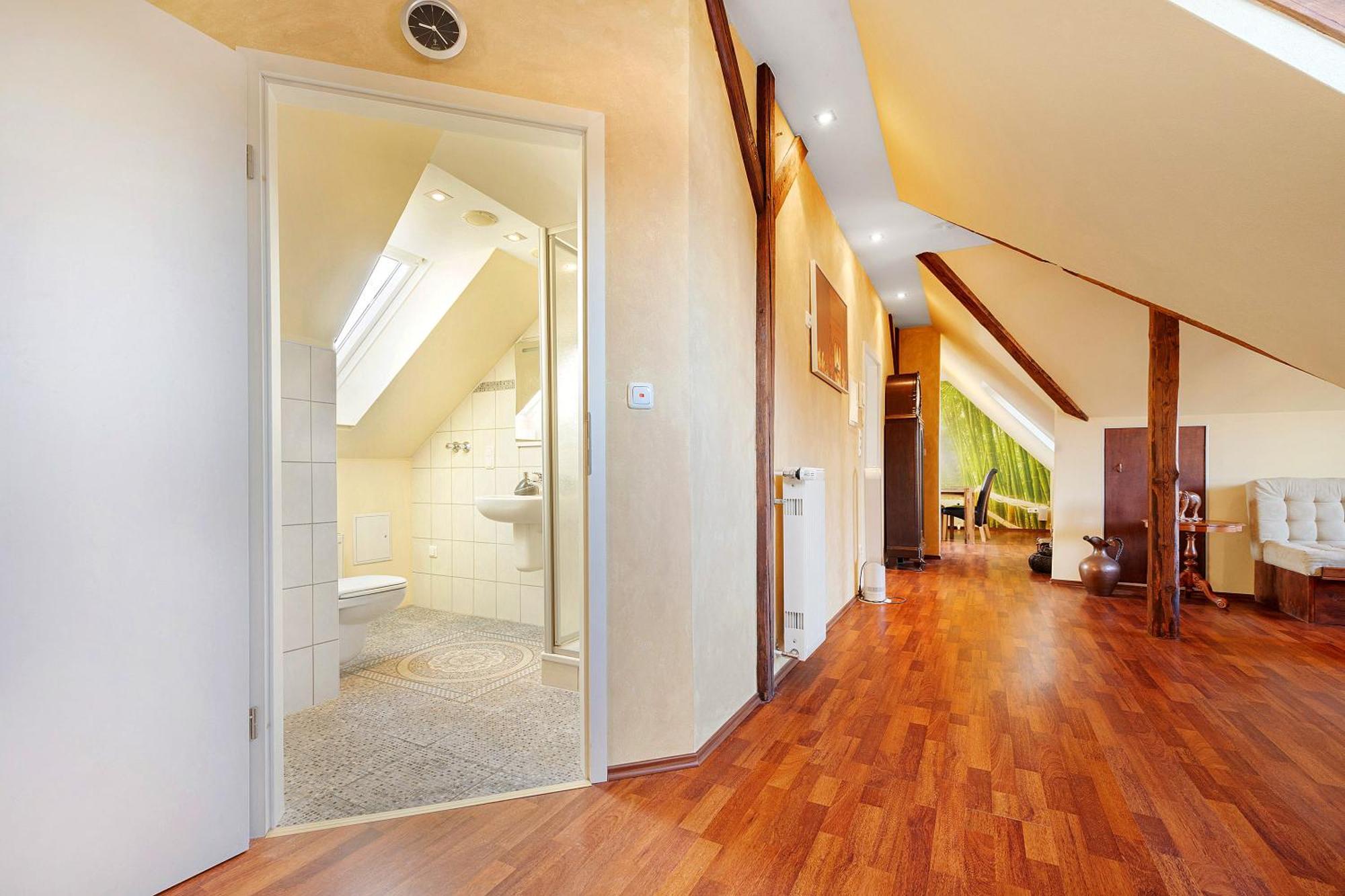 Dachgeschosswohnung Wohllebe * Ганновер